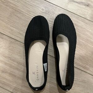 Danskin Women's Textured Black Loafers